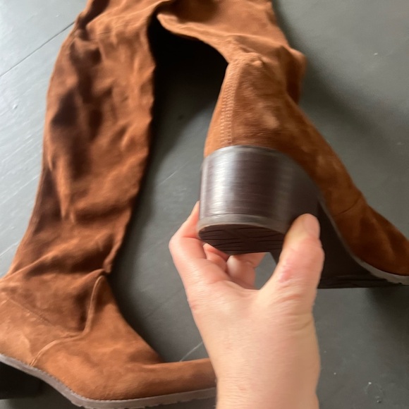 Stuart Weitzman Over the Knee Tan Suede Boots, size 9.5 - Picture 5 of 7